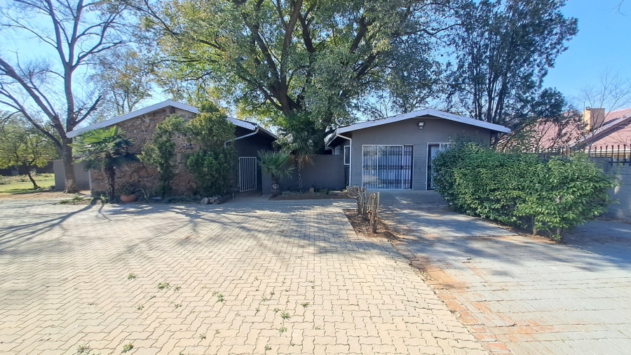 16 Bedroom Property for Sale in Universitas Free State